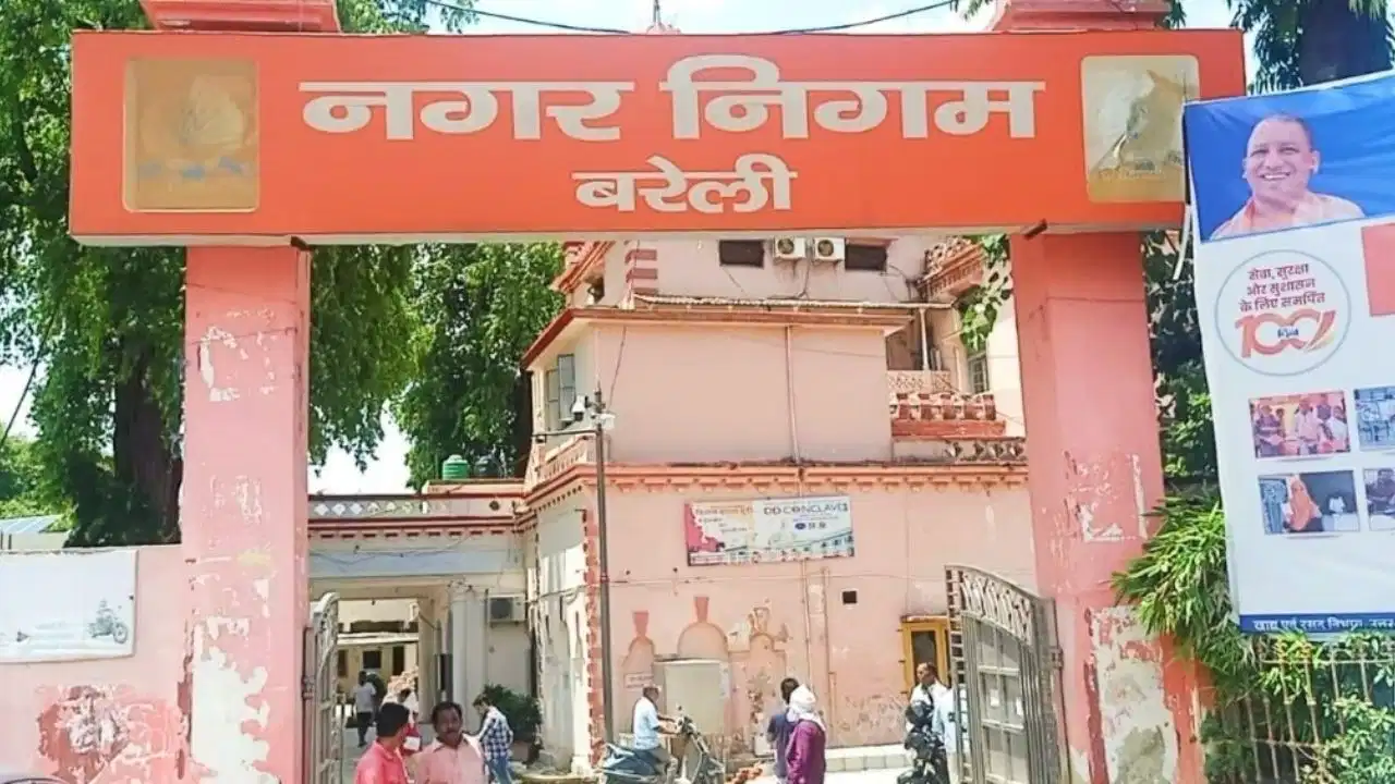 हाउस, वाटर और सीवर टैक्स बकाया… बरेली के 20 हजार बकायेदारों पर एक्शन की तैयारी; संपत्तियां होंगी कुर्क हाउस, वाटर और सीवर टैक्स बकाया… बरेली के 20 हजार बकायेदारों पर एक्शन की तैयारी; संपत्तियां होंगी कुर्क