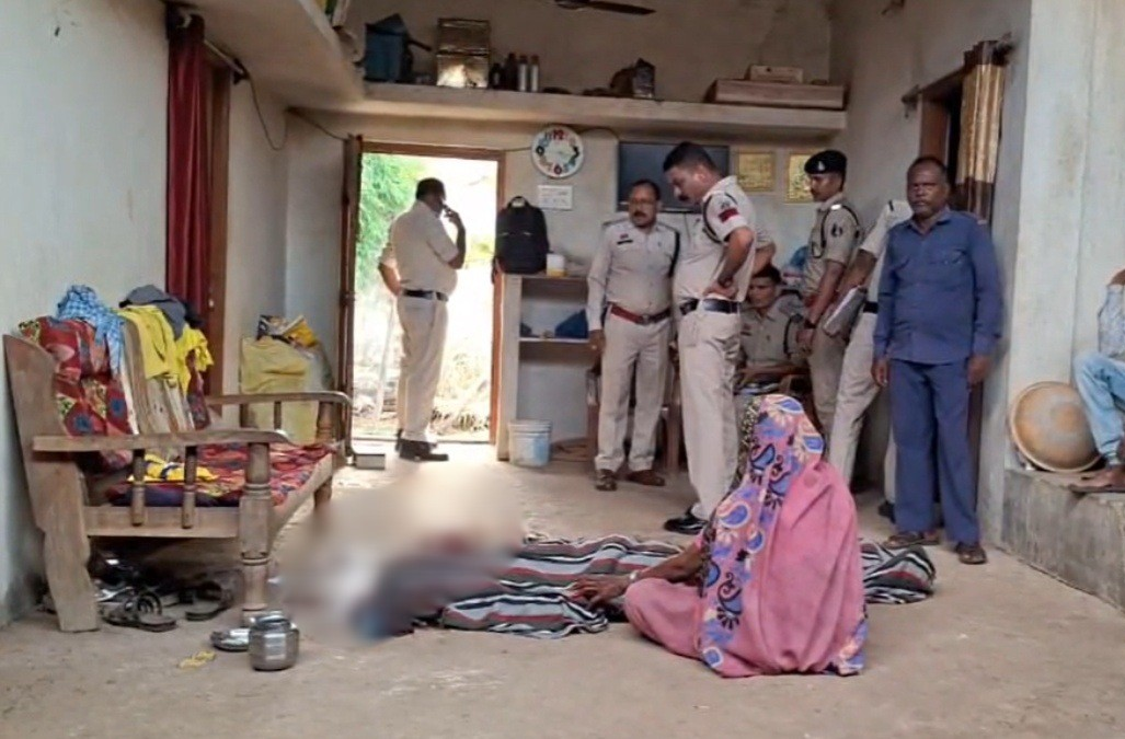 आपसी विवाद में बड़े भाई की हत्या, गैती से वार कर उतारा मौत के घाट; आरोपी गिरफ्तार आपसी विवाद में बड़े भाई की हत्या, गैती से वार कर उतारा मौत के घाट; आरोपी गिरफ्तार