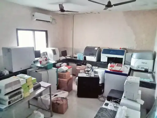 सरकारी पैथोलॉजी लैब निजी हाथों में देने की तैयारी, 6 हजार तकनीशियनों के सामने बदलेगी जिम्मेदारी