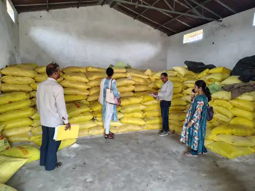 कृषि विभाग की बड़ी कार्रवाई, प्रजापति ट्रेडर्स का 120 क्विंटल खाद स्टॉक सील कृषि विभाग की बड़ी कार्रवाई, प्रजापति ट्रेडर्स का 120 क्विंटल खाद स्टॉक सील