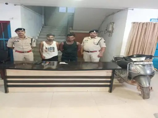 बिलासपुर में दिनदहाड़े लूटकांड: चाकू अड़ाकर स्कूटी और नकदी लूटी, 3 गिरफ्तार बिलासपुर में दिनदहाड़े लूटकांड: चाकू अड़ाकर स्कूटी और नकदी लूटी, 3 गिरफ्तार