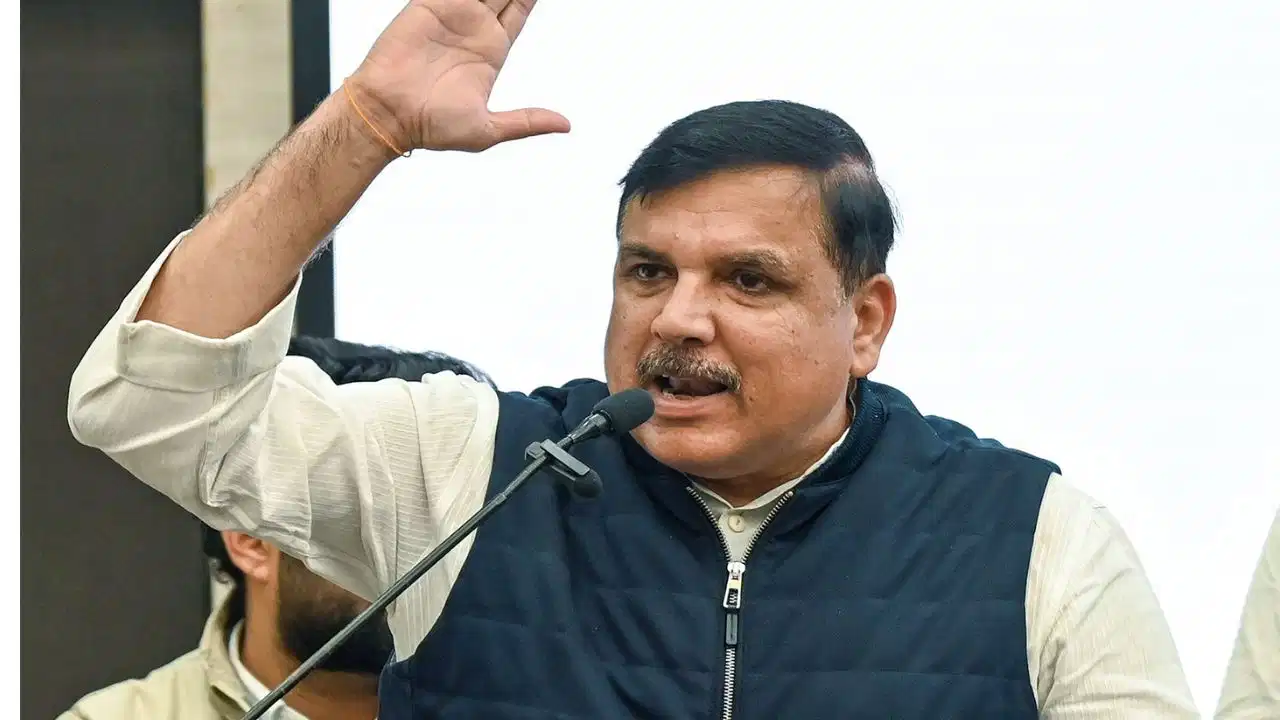 ‘बहुत बड़ा भ्रष्टाचार हुआ है’, संजय सिंह ने SIT को सौंपे अयोध्या में जमीन खरीद में गड़बड़ियों से जुड़े दस्तावेज