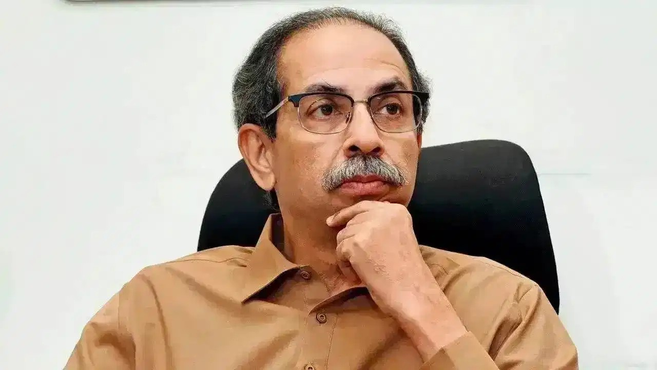 सांसदों के बाद अब क्या विधायक भी करेंगे बगावत? उद्धव की बैठक से नदारद रहे 4 MLA
