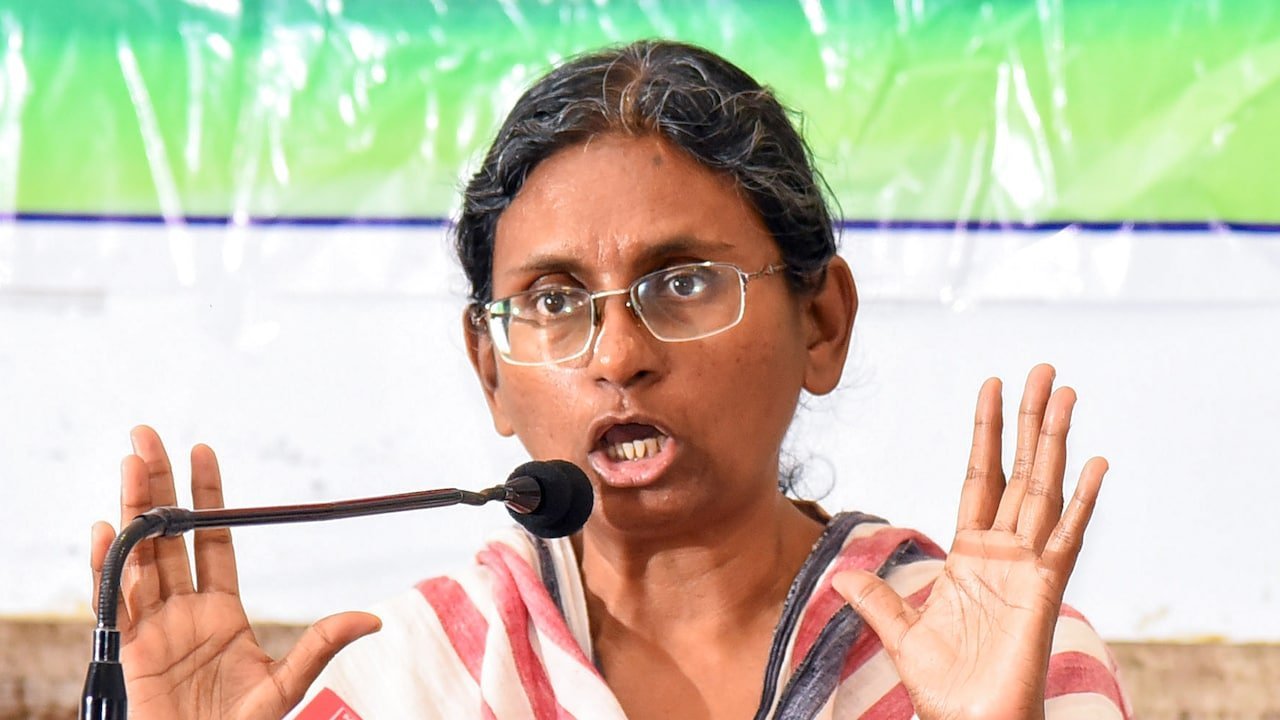 मीनाक्षी का पर्चा खारिज, कांग्रेस का न्यायिक दांव: आधी रात SC पहुंची पार्टी, कहा—‘लोकतंत्र पर हमला’ मीनाक्षी का पर्चा खारिज, कांग्रेस का न्यायिक दांव: आधी रात SC पहुंची पार्टी, कहा—‘लोकतंत्र पर हमला’