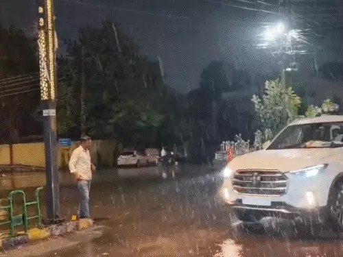 मुख्यमंत्री ने आधी रात बुलाई मंत्रिपरिषद की बैठक, सरकार के ढाई साल के कामों का हुआ मूल्यांकन मुख्यमंत्री ने आधी रात बुलाई मंत्रिपरिषद की बैठक, सरकार के ढाई साल के कामों का हुआ मूल्यांकन