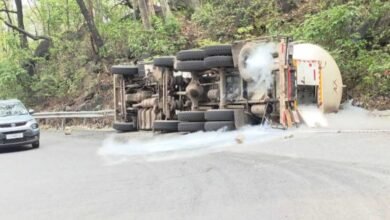 केशकाल घाट में बड़ा हादसा टला, ऑक्सीजन टैंकर पलटा केशकाल घाट में बड़ा हादसा टला, ऑक्सीजन टैंकर पलटा