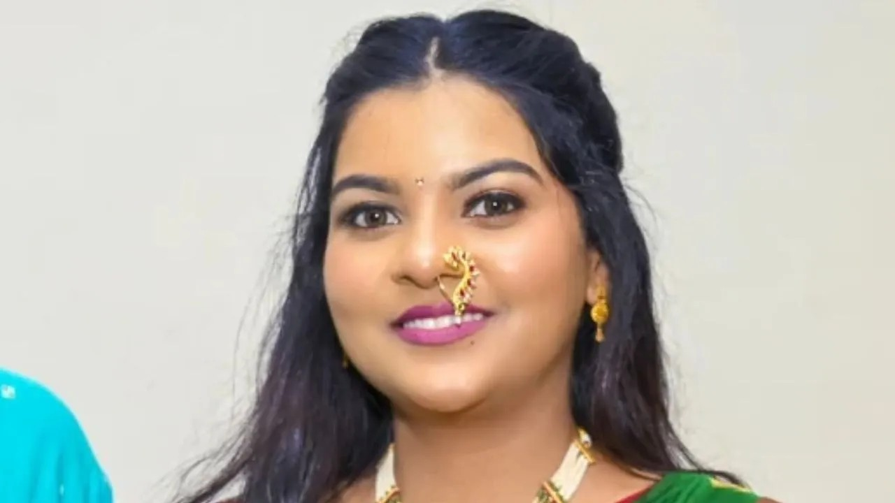 अंबरनाथ में शादी के 48 दिन बाद विशाखा ने की आत्महत्या; डॉक्टर पति घर के अंदर CCTV से रखता था नजर अंबरनाथ में शादी के 48 दिन बाद विशाखा ने की आत्महत्या; डॉक्टर पति घर के अंदर CCTV से रखता था नजर