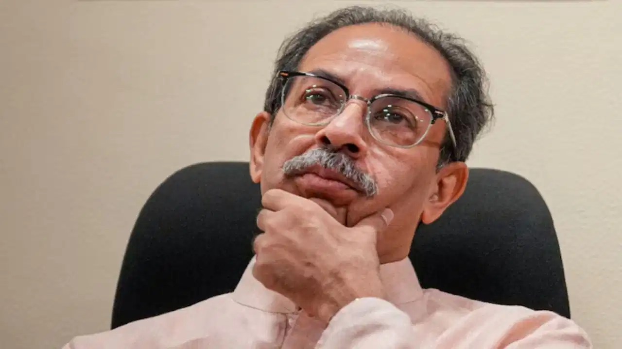 सांसद तो गए ही अब संसद भवन में दफ्तर भी छिनेगा! उद्धव के सामने एक और संकट