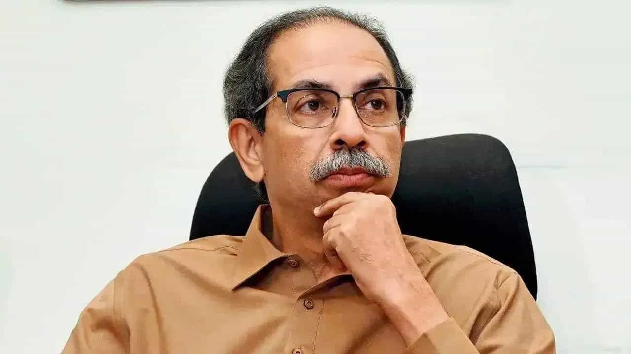 महाराष्ट्र में ‘ऑपरेशन टाइगर’ का खौफ, उद्धव की शिवसेना की अहम बैठक, 3 सांसद नहीं हुए शामिल महाराष्ट्र में ‘ऑपरेशन टाइगर’ का खौफ, उद्धव की शिवसेना की अहम बैठक, 3 सांसद नहीं हुए शामिल