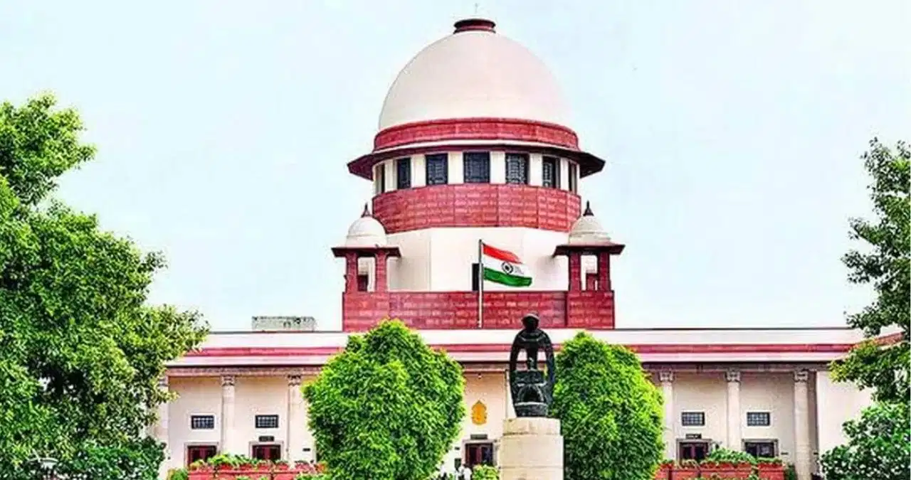 शादीशुदा बेटी भी रोजगार की पात्र… अनुकंपा नियुक्ति मामले में सुप्रीम कोर्ट का बड़ा फैसला शादीशुदा बेटी भी रोजगार की पात्र… अनुकंपा नियुक्ति मामले में सुप्रीम कोर्ट का बड़ा फैसला