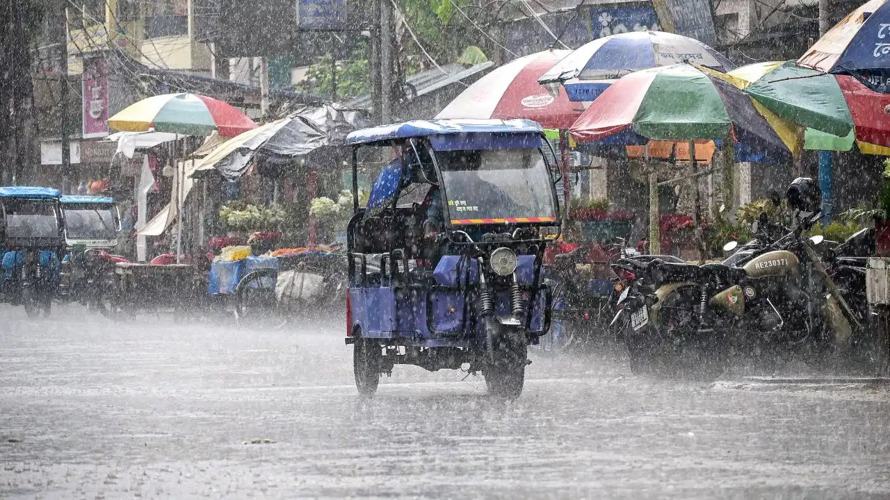 UP वालों तैयार हो जाइए! अगले 5 दिन होगी झमाझम बारिश, IMD ने जारी किया ब्लू अलर्ट