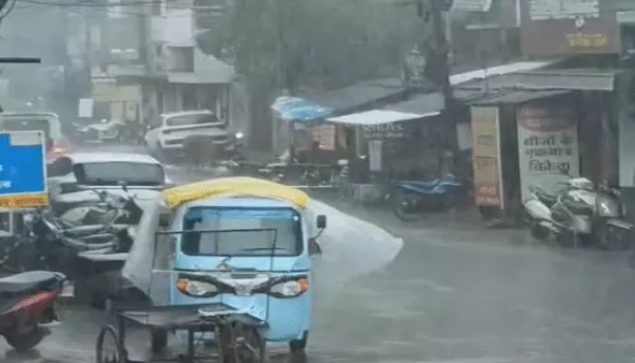छत्तीसगढ़ में बारिश का दौर तेज, अगले सात दिन अधिकांश जिलों में भारी वर्षा और बिजली गिरने की चेतावनी छत्तीसगढ़ में बारिश का दौर तेज, अगले सात दिन अधिकांश जिलों में भारी वर्षा और बिजली गिरने की चेतावनी