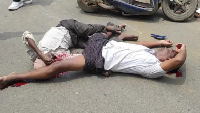 हाईवा की चपेट में आए स्कूटी सवार दोस्त, एक की मौके पर मौत; दूसरा सिम्स में भर्ती
