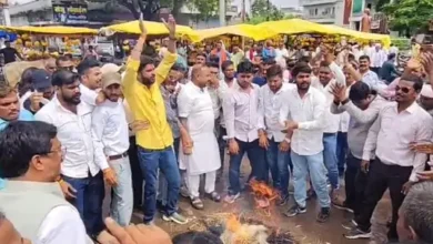 NEET पेपर लीक के विरोध में धमतरी में कांग्रेस का प्रदर्शन, पीएम और शिक्षा मंत्री का फूंका पुतला NEET पेपर लीक के विरोध में धमतरी में कांग्रेस का प्रदर्शन, पीएम और शिक्षा मंत्री का फूंका पुतला
