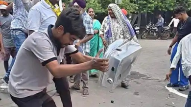 दुर्ग में जनदर्शन के दौरान स्मार्ट मीटर के खिलाफ प्रदर्शन: लोगों ने मीटर तोड़ा, बिजली बिल बढ़ने का लगाया आरोप