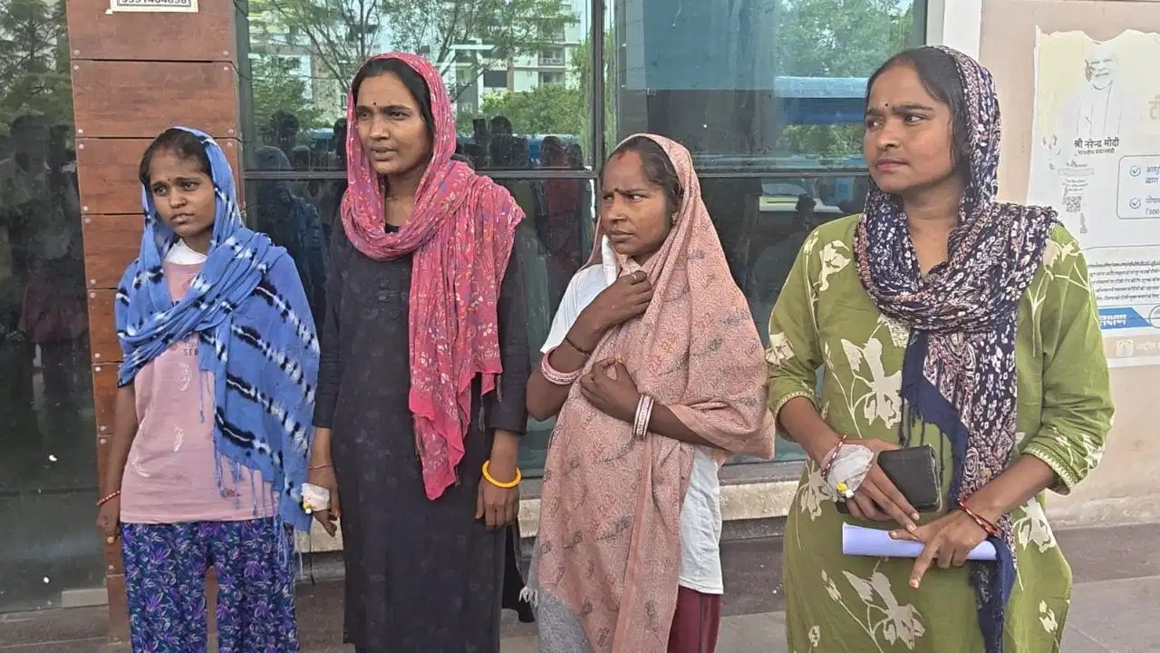 कोटा में सिस्टम की लापरवाही: 5 प्रसूताओं की किडनियां फेल, कलेक्टर से बोलीं- ट्रांसप्लांट कराओ या जहर दे दो