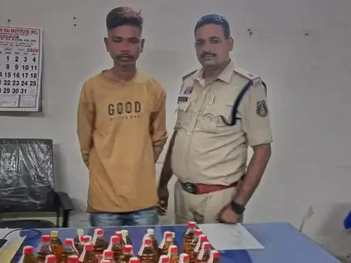 दुर्ग पुलिस का नशे के कारोबार पर बड़ा प्रहार, 21 शराब तस्कर गिरफ्तार; नाबालिग से गांजा और स्कूटी जब्त दुर्ग पुलिस का नशे के कारोबार पर बड़ा प्रहार, 21 शराब तस्कर गिरफ्तार; नाबालिग से गांजा और स्कूटी जब्त