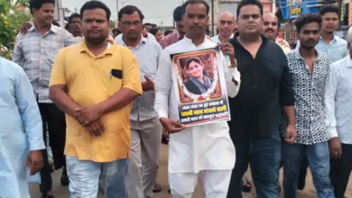 NEET पेपर लीक के खिलाफ कांग्रेस सड़कों पर, पलारी में पुतला दहन और छात्रों के समर्थन में कैंडल मार्च