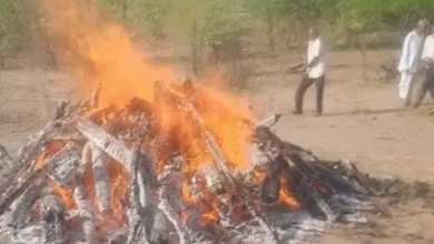 पति-पत्नी और बेटा-बेटी का एक चिता पर अंतिम संस्कार:बिलख पड़े लकवाग्रस्त पिता, मां बोलीं-बुढ़ापे में बेटे-पोतों की लाश देखनी पड़ रही पति-पत्नी और बेटा-बेटी का एक चिता पर अंतिम संस्कार:बिलख पड़े लकवाग्रस्त पिता, मां बोलीं-बुढ़ापे में बेटे-पोतों की लाश देखनी पड़ रही