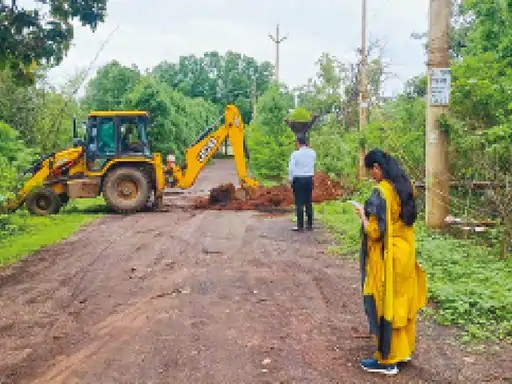 अवैध कब्जे पर प्रशासन का एक्शन, रिसॉर्ट के लिए पहाड़ काटकर बनाए गए रास्ते पर चला बुलडोजर