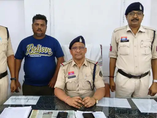 ₹10 हजार की मांग पूरी न होने पर रेलवेकर्मी के पेट में घोंपा चाकू, आरोपी गिरफ्तार