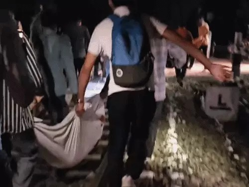 महिला वीडीओ ने ट्रेन के आगे कूदकर सुसाइड किया:ग्रामीण सेवा शिविर से लौटकर उठाया कदम, भाई के साथ किराए के मकान में रहती थी