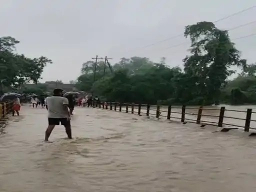 लगातार बारिश से जांजगीर-चांपा बेहाल, नदी-नाले उफान पर, कई गांवों का संपर्क टूटा लगातार बारिश से जांजगीर-चांपा बेहाल, नदी-नाले उफान पर, कई गांवों का संपर्क टूटा