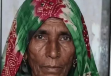 सड़क किनारे रखी चारपाई पर चढ़ी कार, महिला की मौत:बेटा घायल; परिजन बोले- टक्कर के बाद पुलिस ने ड्राइवर को भगाया
