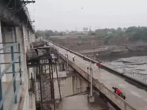 चंबल के चार बांध 32 प्रतिशत खाली:पिछले साल कोटा बैराज की केपेसिटी का 7 गुना पानी चंबल में छोड़ा था; रबी फसलों को लेकर चिंता बढ़ी