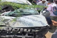 आमने-सामने भिड़ी रोडवेज और टैक्सी, ड्राइवर की मौत:कार के परखच्चे उड़े, 7 लोग घायल; राहगीरों ने अस्पताल पहुंचाया