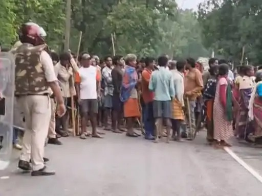 सूरजपुर में पुलिस पर पथराव के बाद तनाव, DSP सहित 24 पुलिसकर्मी घायल; क्षेत्र में अतिरिक्त बल तैनात सूरजपुर में पुलिस पर पथराव के बाद तनाव, DSP सहित 24 पुलिसकर्मी घायल; क्षेत्र में अतिरिक्त बल तैनात