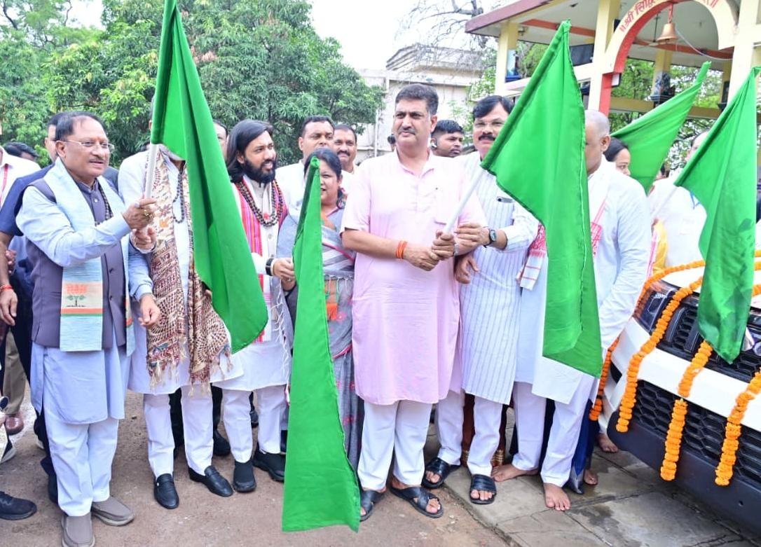 सोठी आश्रम में CM साय ने जाना मरीजों का हाल: नई एम्बुलेंस को रवाना किया, बोले—‘सेवा और संवेदना ही सबसे बड़ी ताकत’