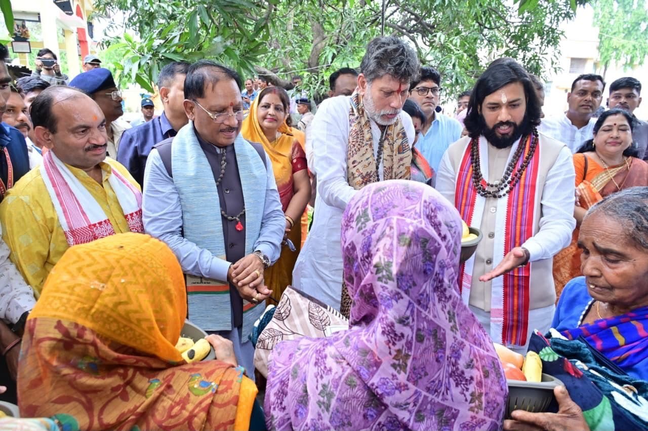 जांजगीर में कुष्ठ रोगियों के बीच पहुंचे CM साय: सोठी आश्रम की सेवा से हुए भावुक, बोले—‘यही मानवता का सच्चा तीर्थ’