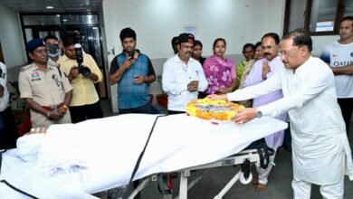 डॉ. तीजन बाई के निधन पर भावुक हुए मुख्यमंत्री विष्णु देव साय: एम्स में अर्पित किए पुष्पचक्र, बोले—‘पंडवानी की आवाज़ हमेशा अमर रहेगी’