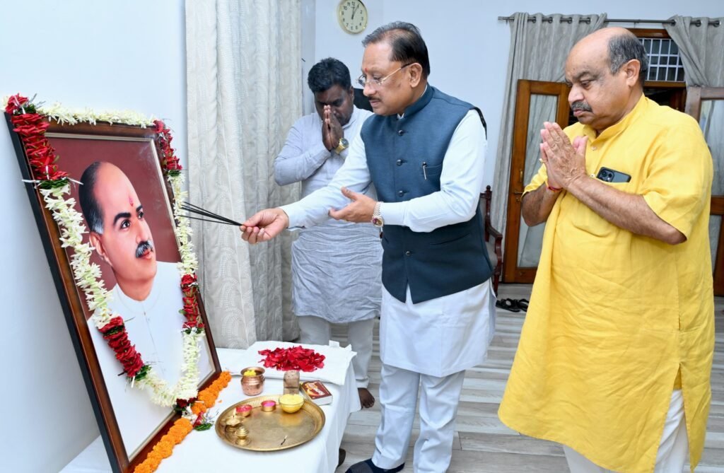 मुख्यमंत्री निवास में डॉ. श्यामा प्रसाद मुखर्जी को श्रद्धांजलि: CM विष्णुदेव साय बोले—‘उनके विचारों से बनेगा सशक्त भारत’
