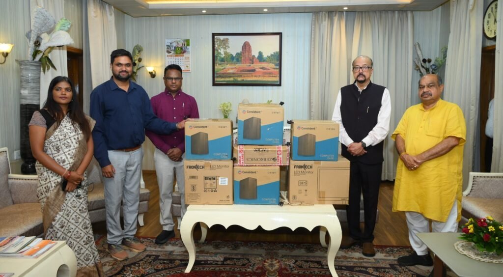 राज्यपाल की बड़ी पहल: स्वेच्छानुदान मद से सुदूर वनांचल के स्वामी आत्मानंद स्कूल को मिले 10 कंप्यूटर, डिजिटल शिक्षा को मिलेगा नया बल राज्यपाल की बड़ी पहल: स्वेच्छानुदान मद से सुदूर वनांचल के स्वामी आत्मानंद स्कूल को मिले 10 कंप्यूटर, डिजिटल शिक्षा को मिलेगा नया बल