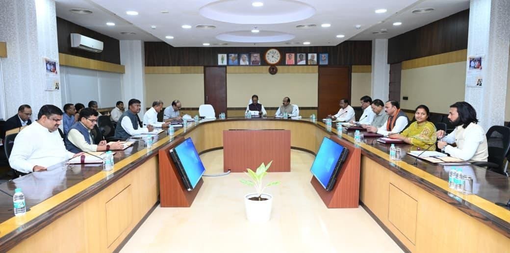 CG कैबिनेट के 11 बड़े फैसले: कारोबार होगा आसान, निजी विश्वविद्यालयों के नियम बदलेंगे, NRDA OTS योजना को मंजूरी, देखें सभी अहम निर्णय…