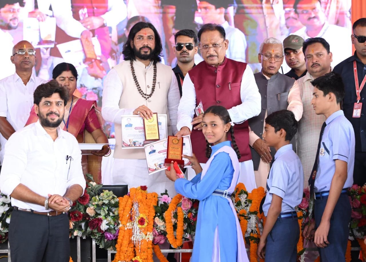 आरंग को 128 करोड़ की सौगात: CM विष्णुदेव साय ने विकास परियोजनाओं का किया लोकार्पण-भूमिपूजन, रीवा में 4 करोड़ के स्टॉप डैम का ऐलान