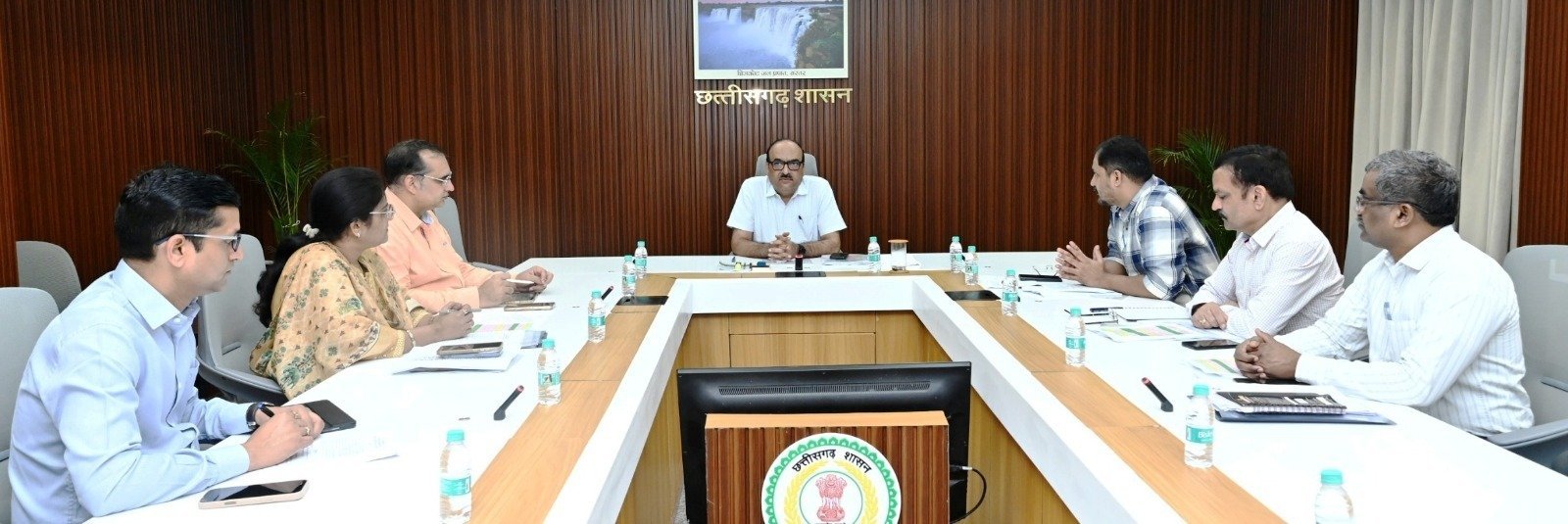 गांव-गांव नल से शुद्ध पानी पहुंचाने की तैयारी: जल जीवन मिशन 2.0 की नीति पर मंथन, वाटर मीटर पर भी चर्चा गांव-गांव नल से शुद्ध पानी पहुंचाने की तैयारी: जल जीवन मिशन 2.0 की नीति पर मंथन, वाटर मीटर पर भी चर्चा