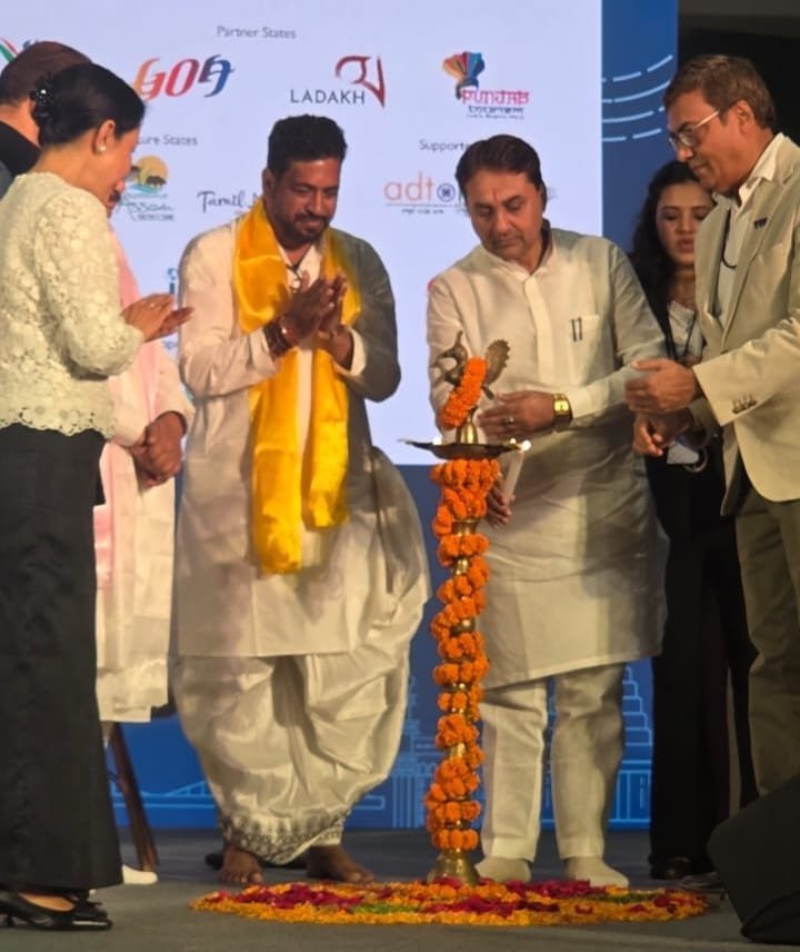 कोलकाता के TTF-2026 में छत्तीसगढ़ का दमदार प्रदर्शन: पर्यटन की अनदेखी दुनिया दिखाई, टूर ऑपरेटर्स से बने नए कारोबारी रिश्ते कोलकाता के TTF-2026 में छत्तीसगढ़ का दमदार प्रदर्शन: पर्यटन की अनदेखी दुनिया दिखाई, टूर ऑपरेटर्स से बने नए कारोबारी रिश्ते