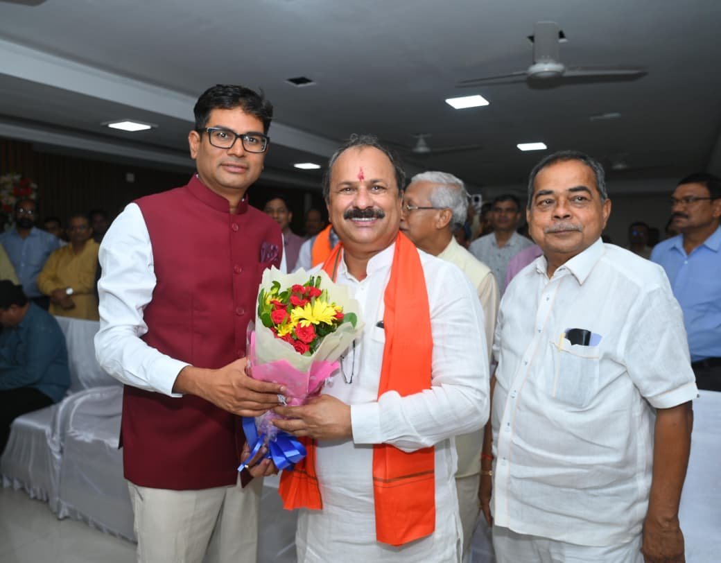 RDA को मिला नया उपाध्यक्ष: डॉ. जय प्रकाश शर्मा ने संभाला पदभार, ओ.पी. चौधरी बोले—रायपुर के विकास को मिलेगी नई रफ्तार