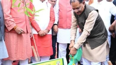 विधानसभा में ‘एक पेड़ मां के नाम’ अभियान: CM विष्णुदेव साय ने लगाया रुद्राक्ष, बोले—हर नागरिक मां के नाम लगाए एक पौधा
