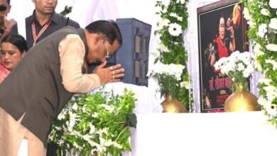 मुख्यमंत्री विष्णुदेव साय ने पद्म विभूषण स्व. डॉ. तीजन बाई को दी भावभीनी श्रद्धांजलि : गनियारी में आयोजित दशगात्र एवं श्रद्धांजलि सभा में हुए शामिल