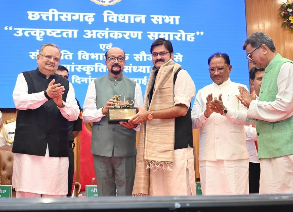 विधानसभा में उत्कृष्टता अलंकरण : धरमलाल कौशिक और राघवेंद्र सिंह बने उत्कृष्ट विधायक, संतराम साहू व IBC24 के दो पत्रकारों को भी मिला सम्मान