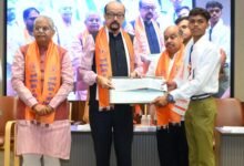 राज्यपाल रमेन डेका बोले- मोबाइल और डिजिटल एडिक्शन से बचें, AI नहीं ले सकता मानव बुद्धि की जगह; मेधावी विद्यार्थियों का सम्मान