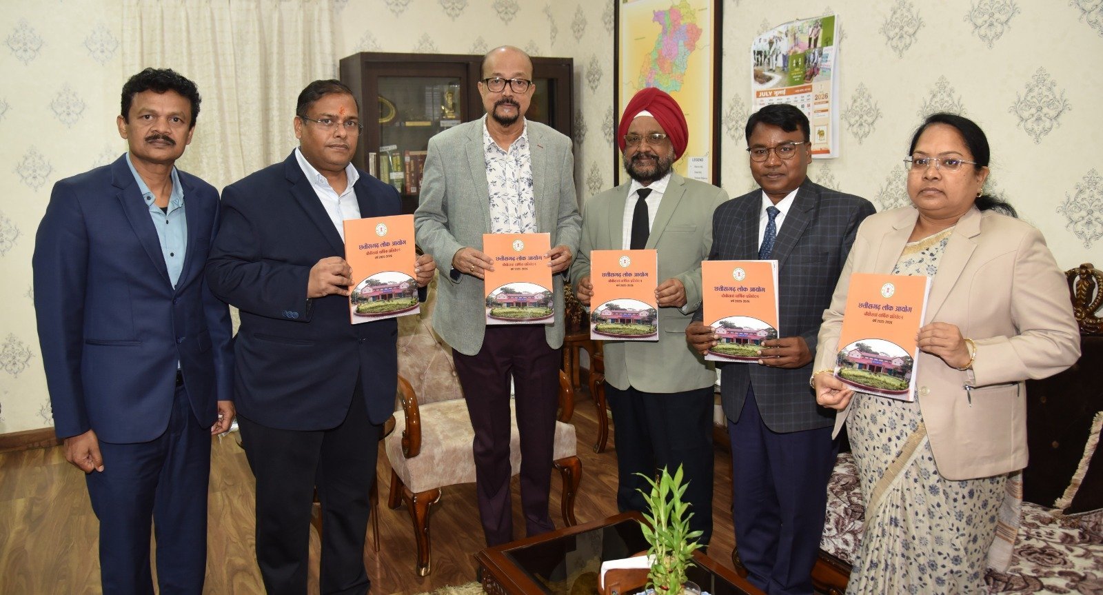 राज्यपाल रमेन डेका को प्रमुख लोकायुक्त इंदर सिंह उबोवेजा ने आयोग का वार्षिक प्रतिवेदन सौंपा राज्यपाल रमेन डेका को प्रमुख लोकायुक्त इंदर सिंह उबोवेजा ने आयोग का वार्षिक प्रतिवेदन सौंपा