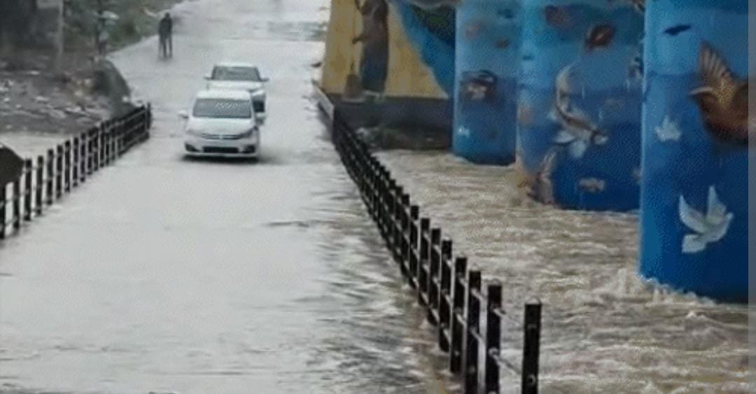 केलो डैम के 4 गेट खुलते ही बढ़ा खतरा: रायगढ़ में घर-घर पानी, रायपुर में झमाझम; मौसम विभाग का बड़ा अलर्ट केलो डैम के 4 गेट खुलते ही बढ़ा खतरा: रायगढ़ में घर-घर पानी, रायपुर में झमाझम; मौसम विभाग का बड़ा अलर्ट