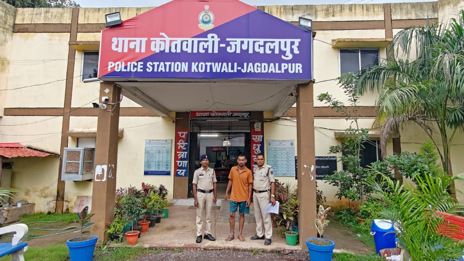 केंद्रीय जेल से फरार बंदी 4 महीने बाद गिरफ्तार : नारायणपुर में पुलिस के हत्थे चढ़ा, पहले भी दंतेवाड़ा जेल से हो चुका था फरार