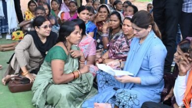 पंडरिया में सड़कों, नालियों और सौंदर्यीकरण कार्यों का निरीक्षण: विधायक भावना बोहरा ने वनांचल गांवों में चौपाल लगाकर सुनीं जनसमस्याएं पंडरिया में सड़कों, नालियों और सौंदर्यीकरण कार्यों का निरीक्षण: विधायक भावना बोहरा ने वनांचल गांवों में चौपाल लगाकर सुनीं जनसमस्याएं