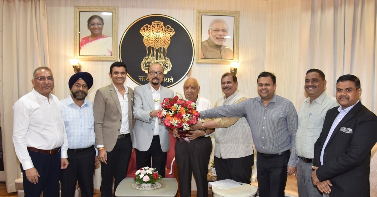राज्यपाल रमेन डेका से निजी विश्वविद्यालयों के कुलाधिपतियों की मुलाकात : नए विश्वविद्यालयों की स्थापना और शिक्षा सुधारों पर हुई चर्चा राज्यपाल रमेन डेका से निजी विश्वविद्यालयों के कुलाधिपतियों की मुलाकात : नए विश्वविद्यालयों की स्थापना और शिक्षा सुधारों पर हुई चर्चा